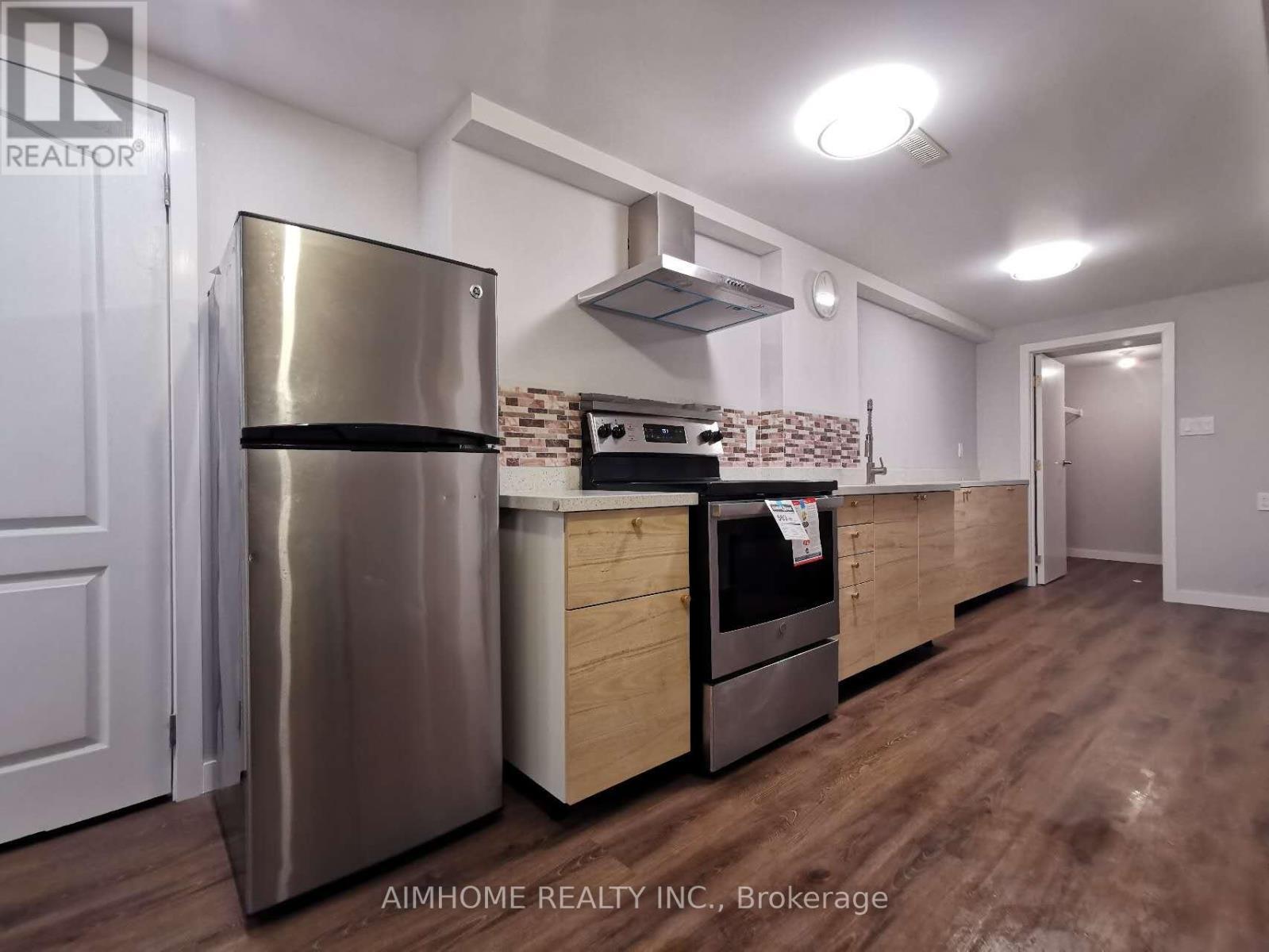 17 Boticelli Way, Vaughan, ON - Indoor Photo Showing Kitchen