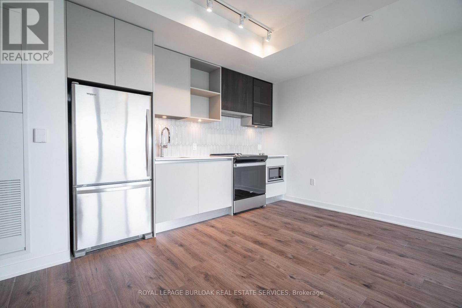 801 - 395 Dundas Street W, Oakville, ON - Indoor Photo Showing Kitchen