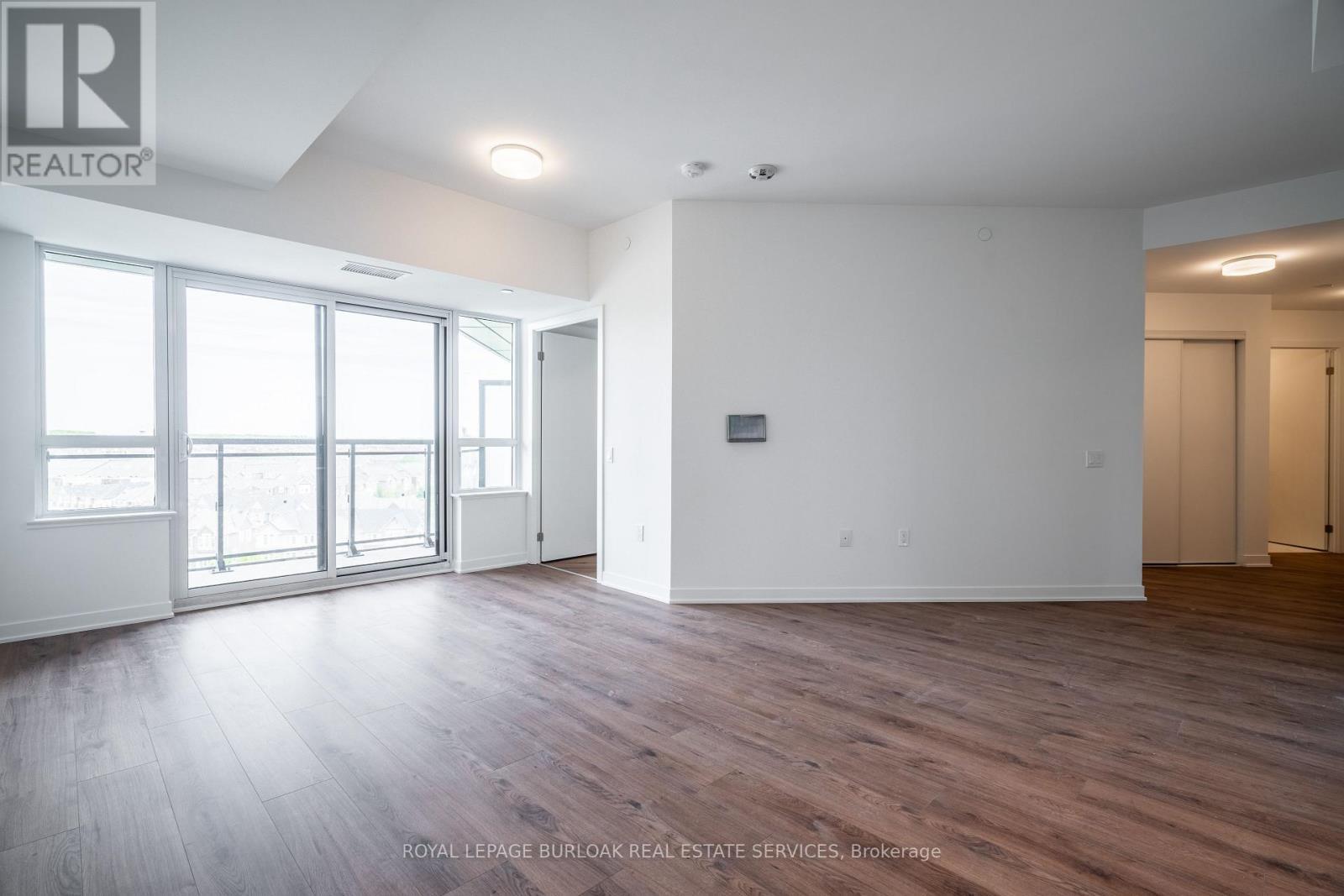 801 - 395 Dundas Street W, Oakville, ON - Indoor Photo Showing Other Room