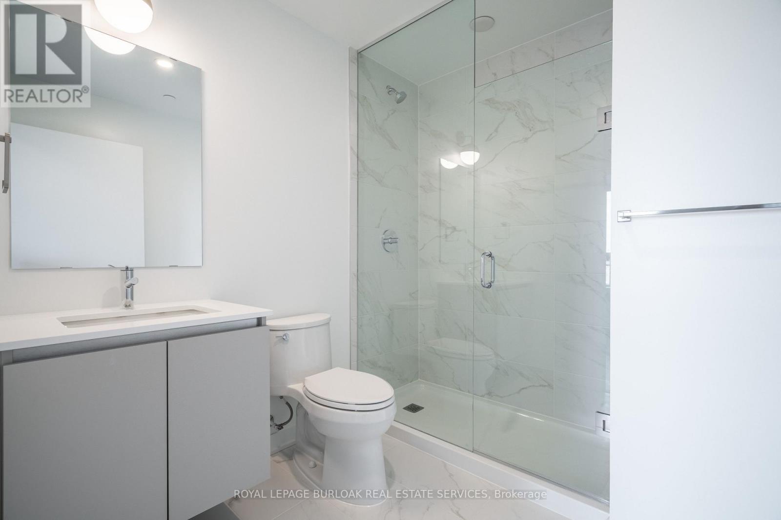 801 - 395 Dundas Street W, Oakville, ON - Indoor Photo Showing Bathroom