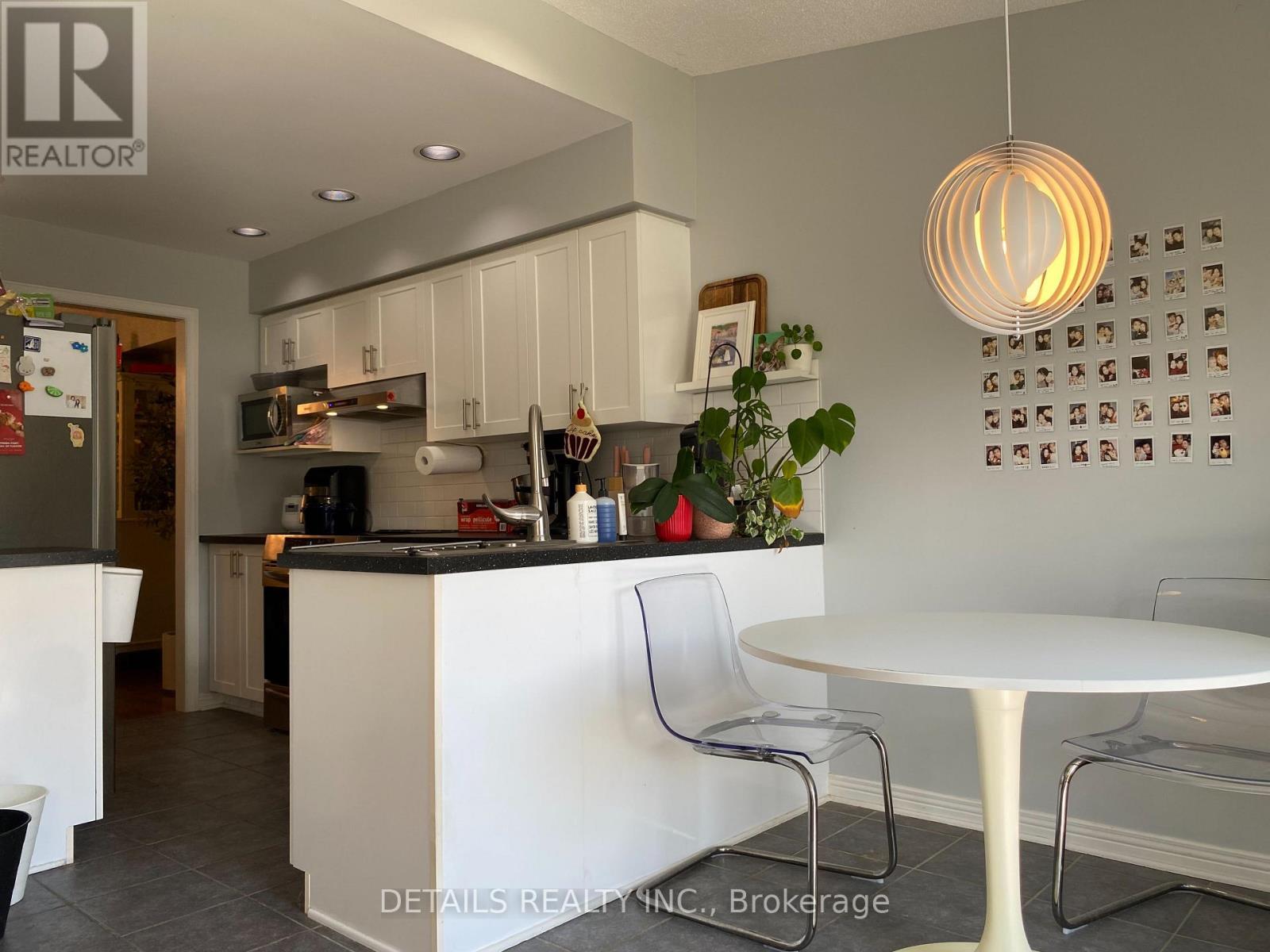 101 Milner Downs Crescent, Ottawa, ON - Indoor Photo Showing Kitchen