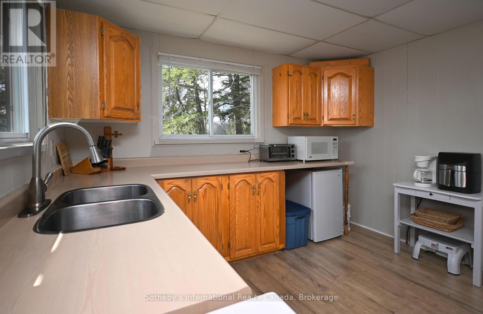 41 Deerfield Road, Mckellar, ON - Indoor Photo Showing Kitchen With Double Sink