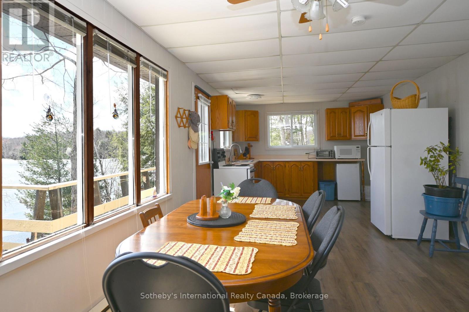 41 Deerfield Road, Mckellar, ON - Indoor Photo Showing Dining Room