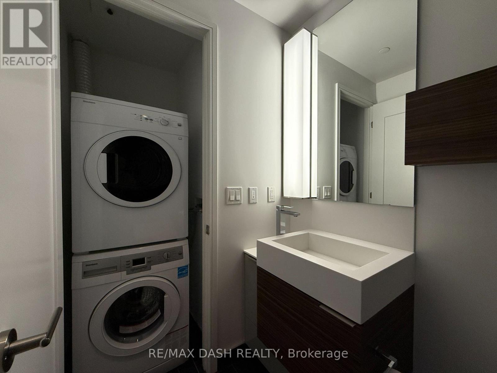 2501 - 88 Scott Street, Toronto, ON - Indoor Photo Showing Laundry Room
