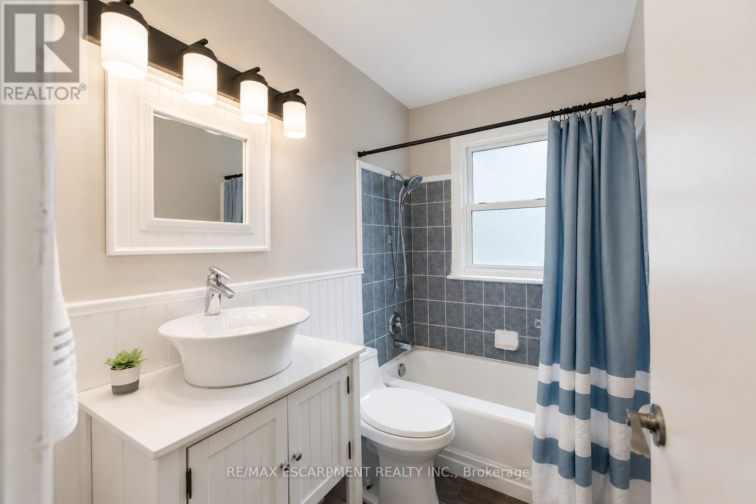 365 East 22Nd Street, Hamilton, ON - Indoor Photo Showing Bathroom