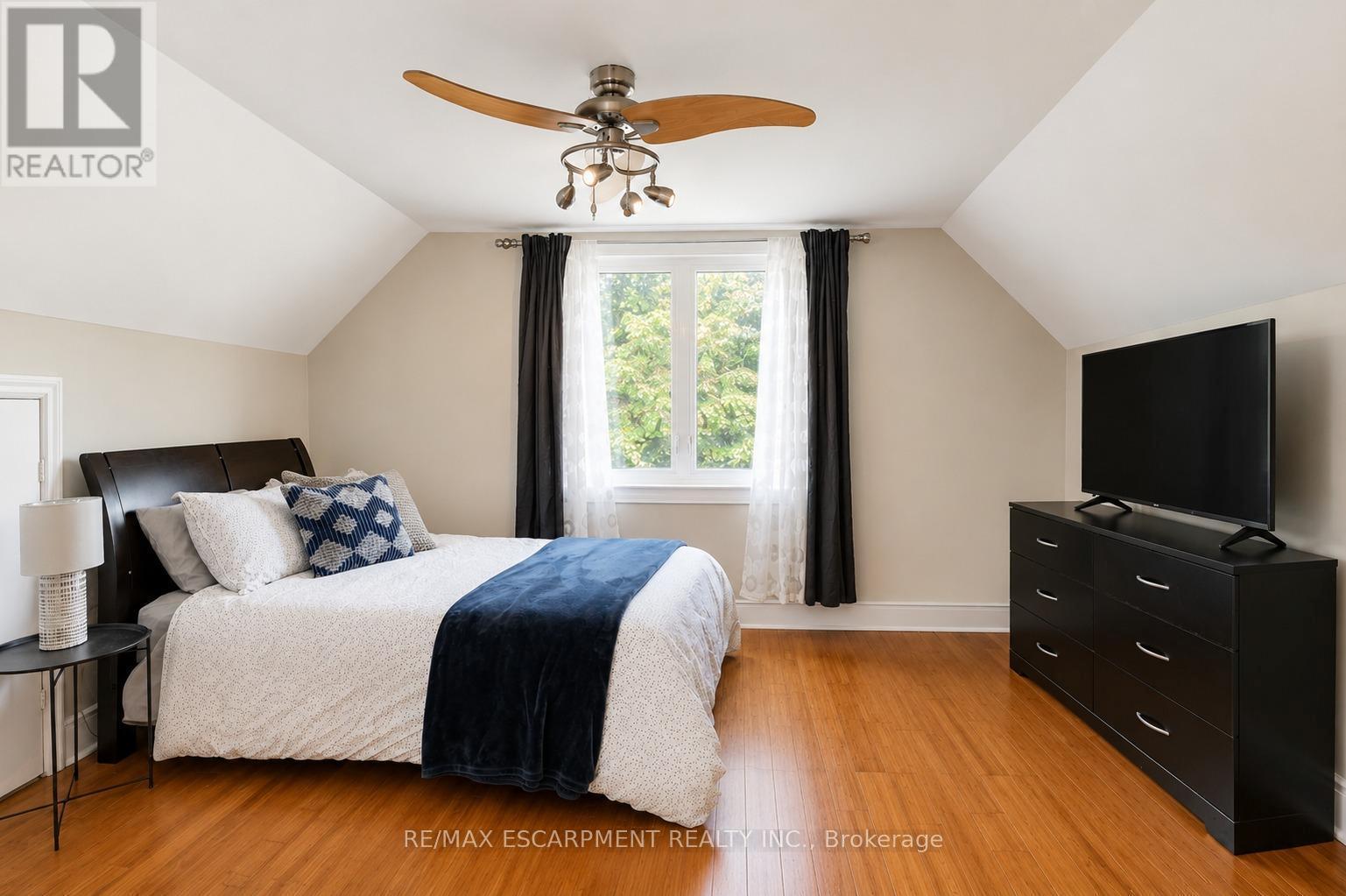 365 East 22Nd Street, Hamilton, ON - Indoor Photo Showing Bedroom