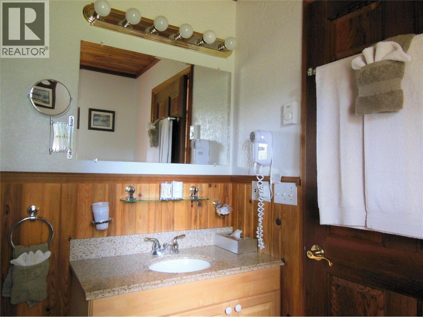 5177 Clearwater Valley Road, Clearwater, BC - Indoor Photo Showing Bathroom