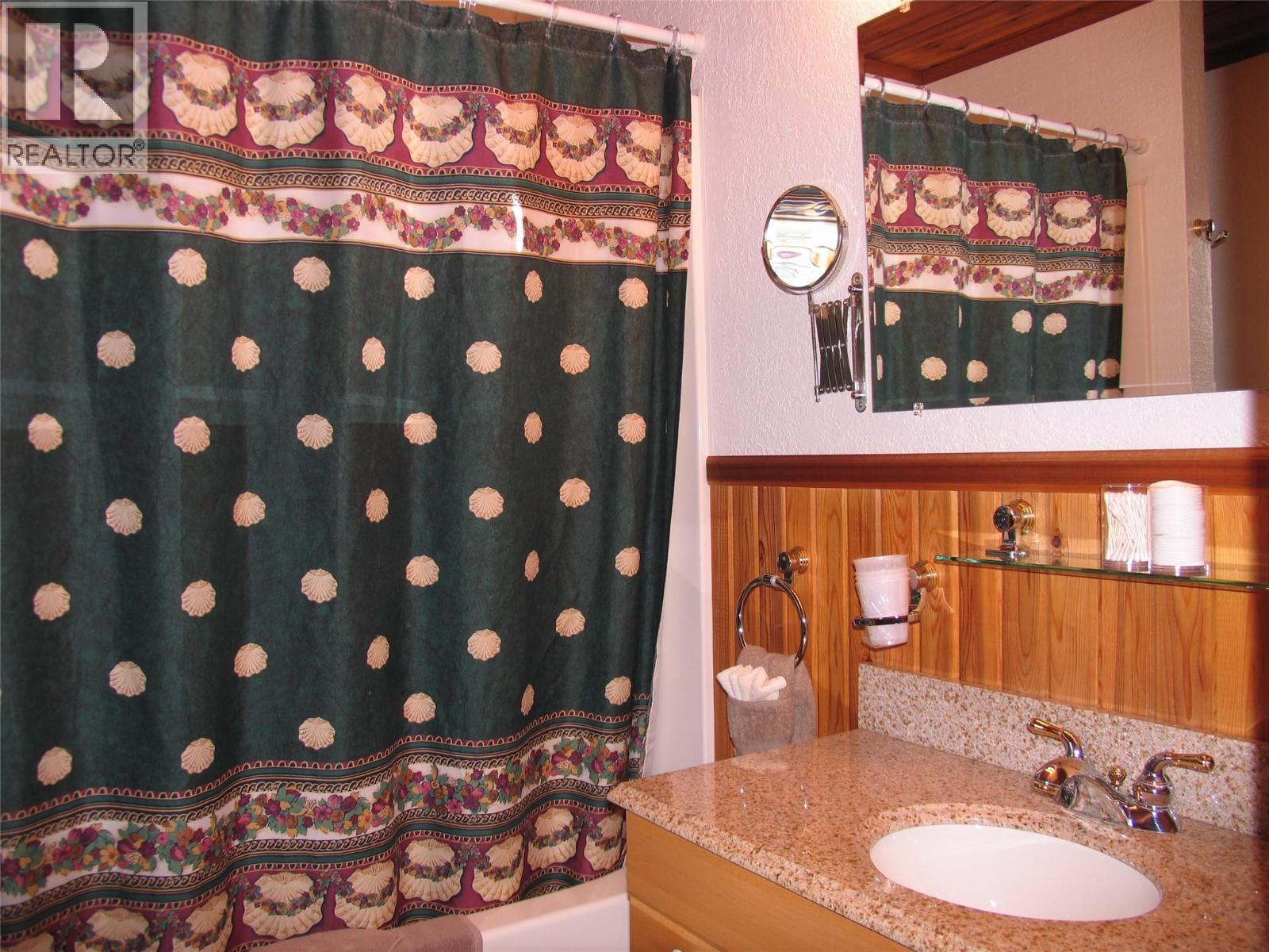 5177 Clearwater Valley Road, Clearwater, BC - Indoor Photo Showing Bathroom