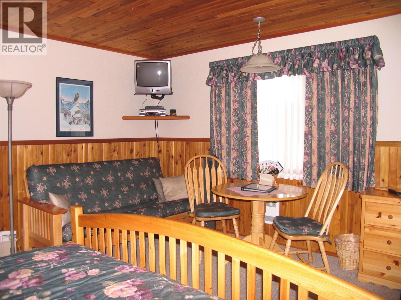 5177 Clearwater Valley Road, Clearwater, BC - Indoor Photo Showing Dining Room
