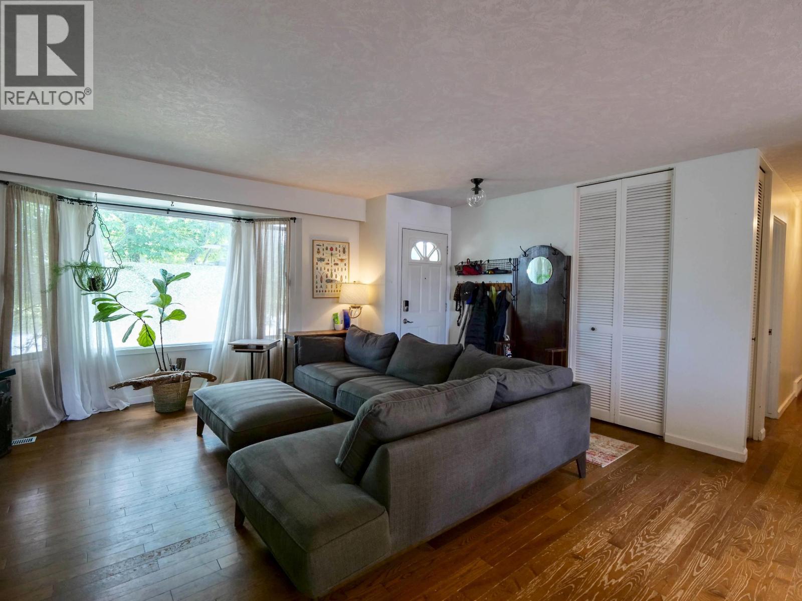 1291 Picard Avenue, Quesnel, BC - Indoor Photo Showing Living Room