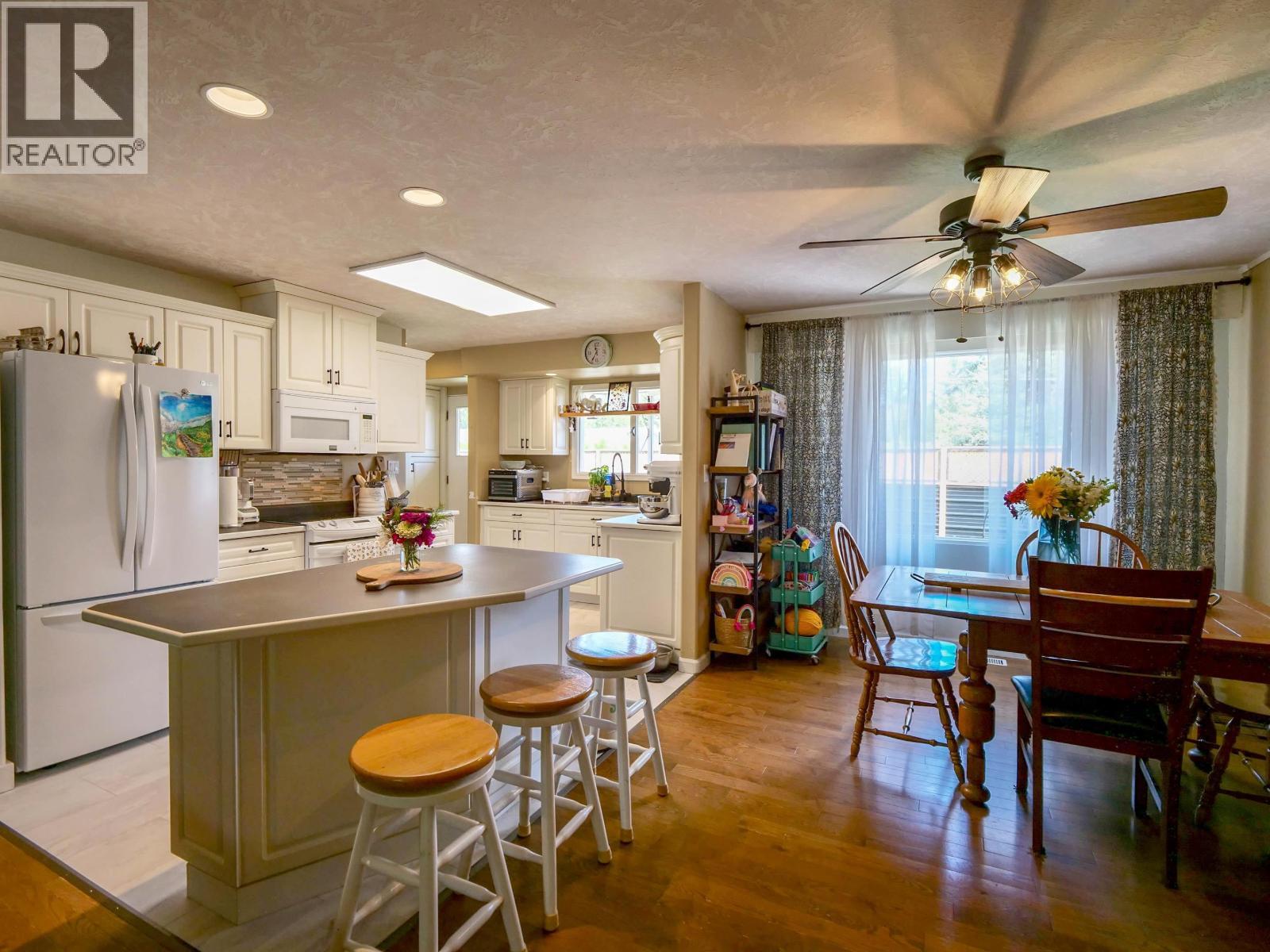 1291 Picard Avenue, Quesnel, BC - Indoor Photo Showing Dining Room