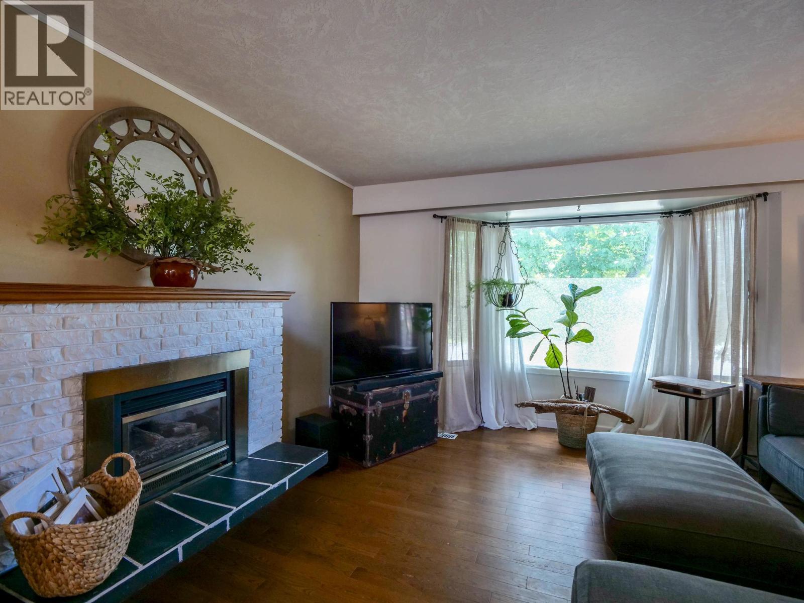 1291 Picard Avenue, Quesnel, BC - Indoor Photo Showing Living Room With Fireplace