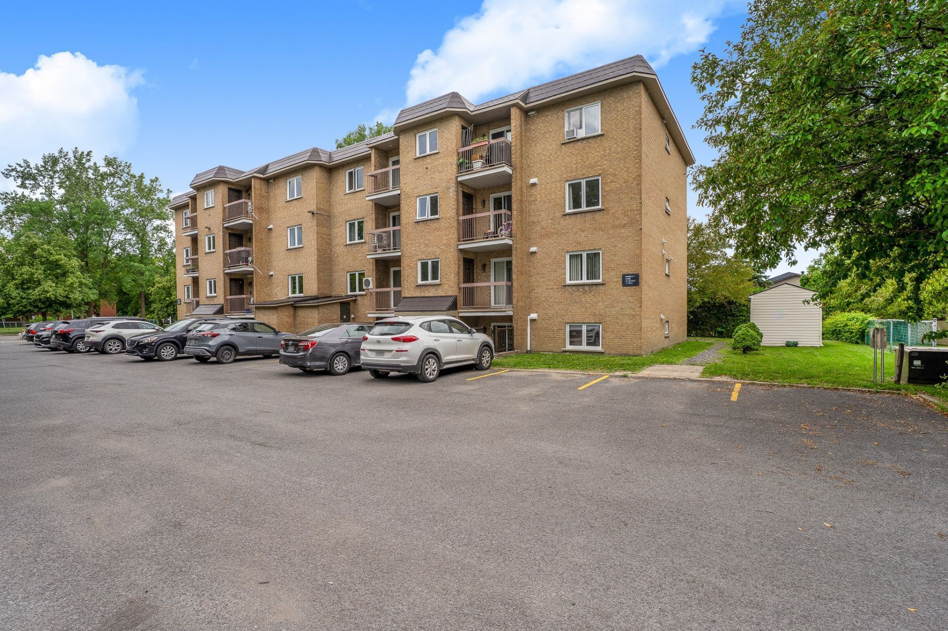 Back of Structure - 8-79 Boul. Jean-Paul-Vincent, Longueuil (Le Vieux-Longueuil), QC - Outdoor