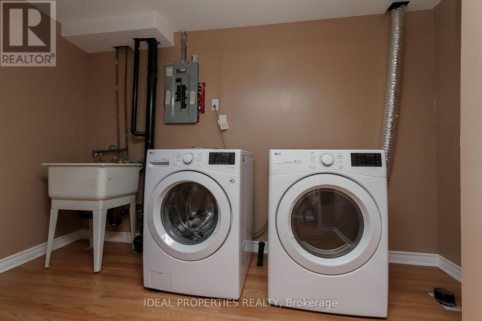 418 Beatrice Drive, Ottawa, ON - Indoor Photo Showing Laundry Room
