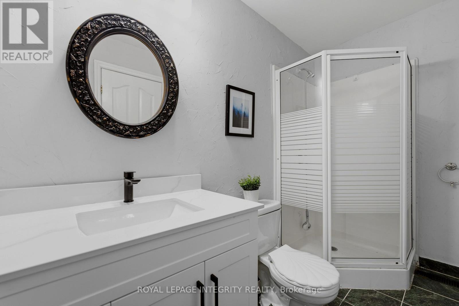 Full Bathroom - Lower Level - 1625 Baseline Road, Ottawa, ON - Indoor Photo Showing Bathroom