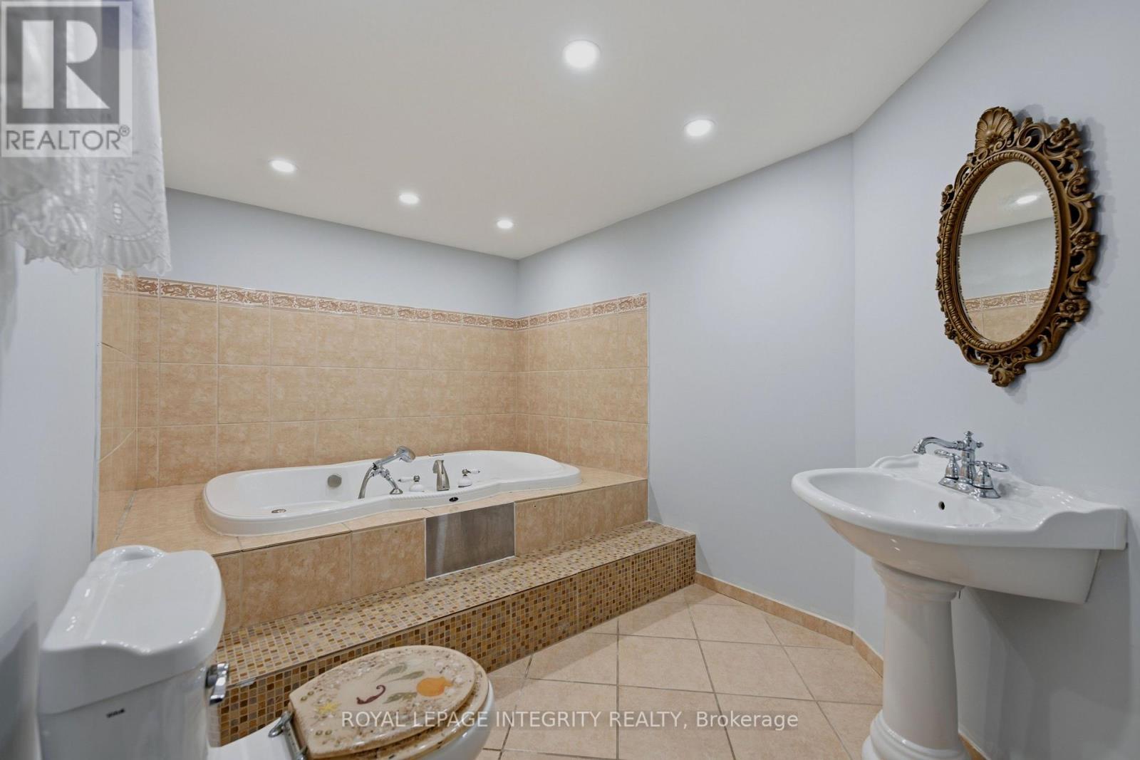 Luxury Ensuite - Lower Level - 1625 Baseline Road, Ottawa, ON - Indoor Photo Showing Bathroom