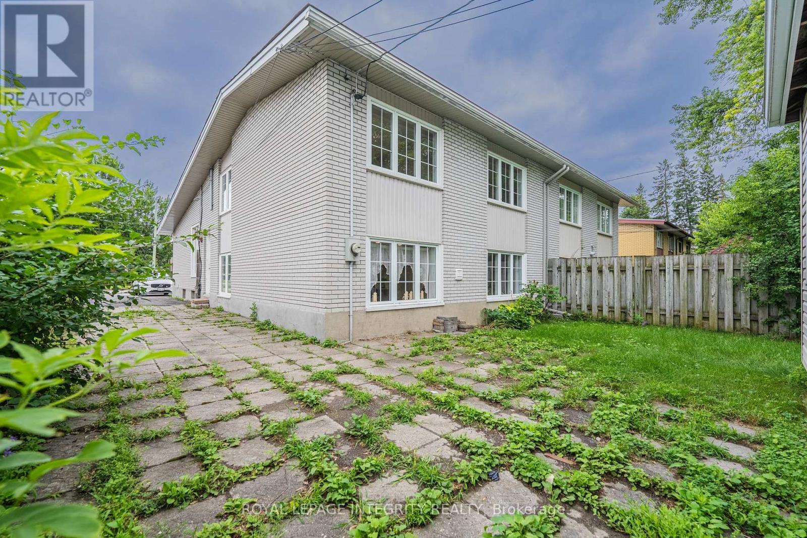 Back exterior - 1625 Baseline Road, Ottawa, ON - Outdoor