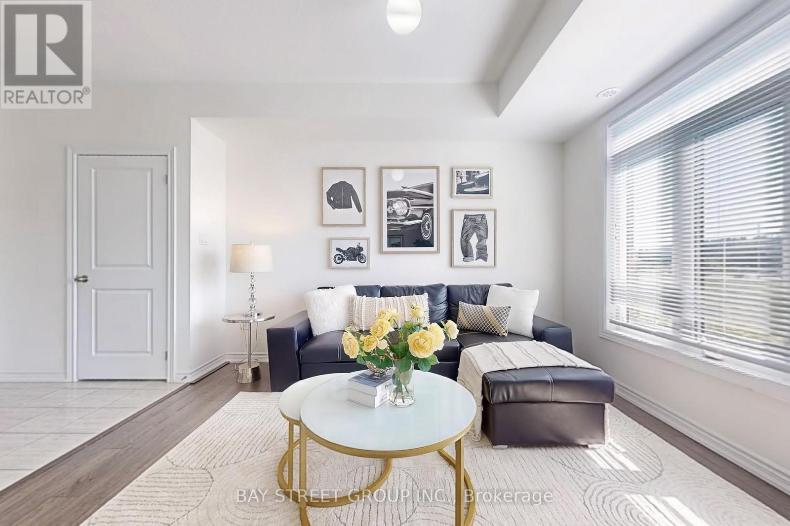 2623 Garrison Crossing, Pickering, ON - Indoor Photo Showing Living Room