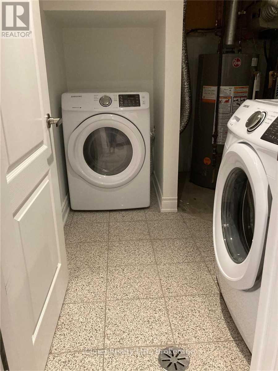 1449 Ithaca Court, Mississauga, ON - Indoor Photo Showing Laundry Room