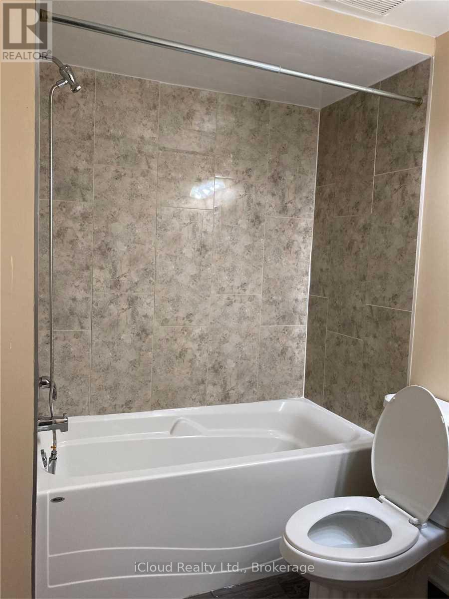 1449 Ithaca Court, Mississauga, ON - Indoor Photo Showing Bathroom