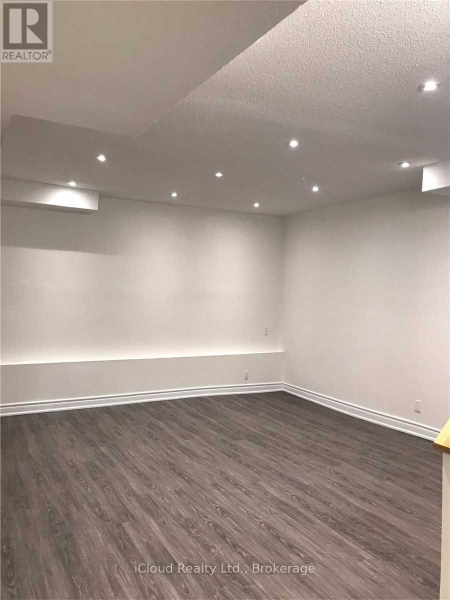 1449 Ithaca Court, Mississauga, ON - Indoor Photo Showing Other Room