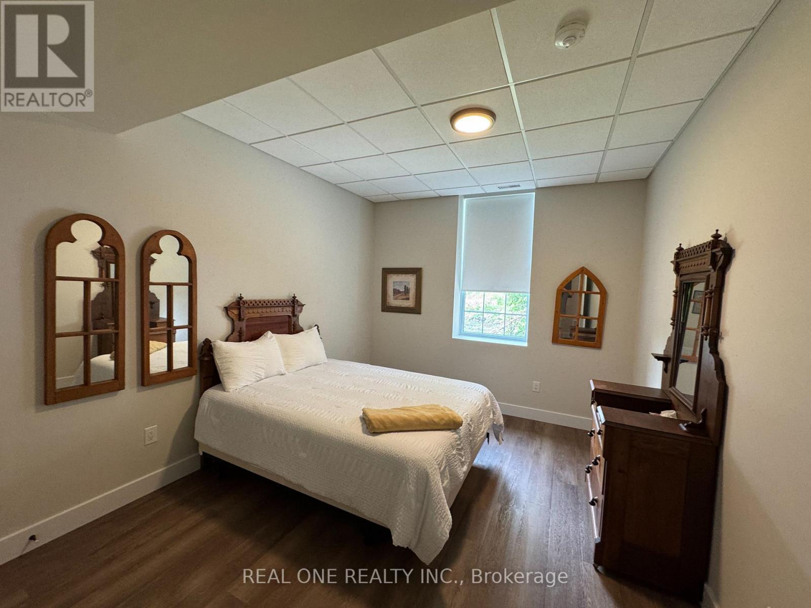 145 Syples Street, Burk'S Falls, ON - Indoor Photo Showing Bedroom