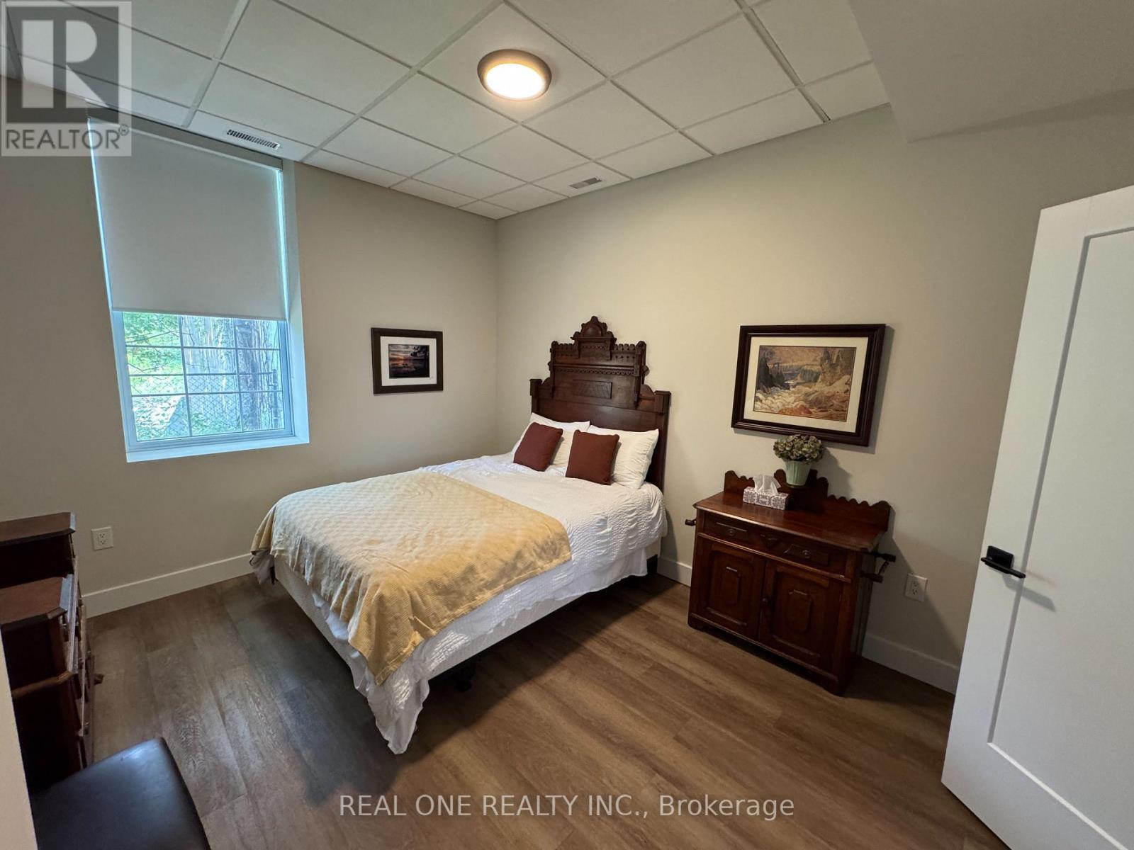 145 Syples Street, Burk'S Falls, ON - Indoor Photo Showing Bedroom