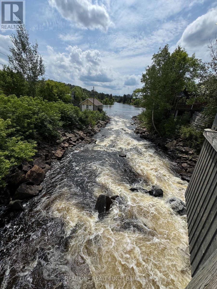 145 Syples Street, Burk'S Falls, ON - Outdoor With View