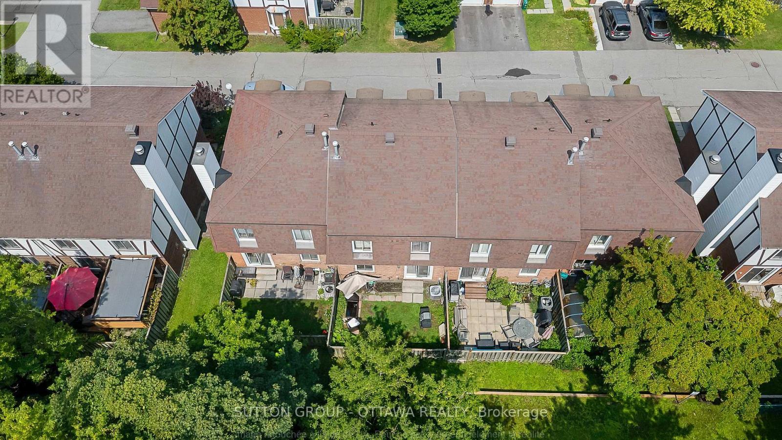 39 - 1803 Axminster Court, Ottawa, ON - Outdoor