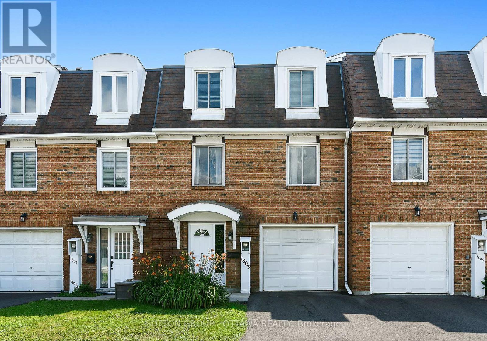 39 - 1803 Axminster Court, Ottawa, ON - Outdoor With Facade