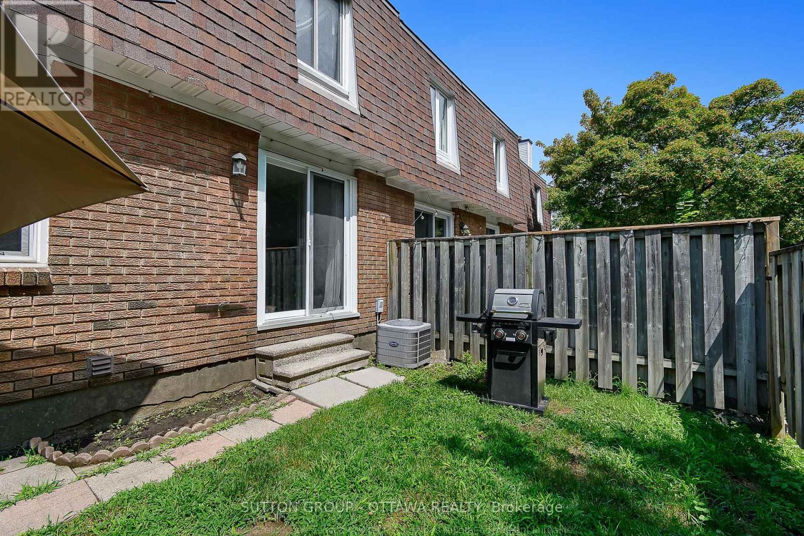 39 - 1803 Axminster Court, Ottawa, ON - Outdoor With Exterior