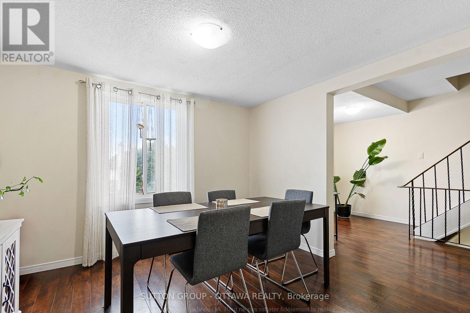 39 - 1803 Axminster Court, Ottawa, ON - Indoor Photo Showing Dining Room