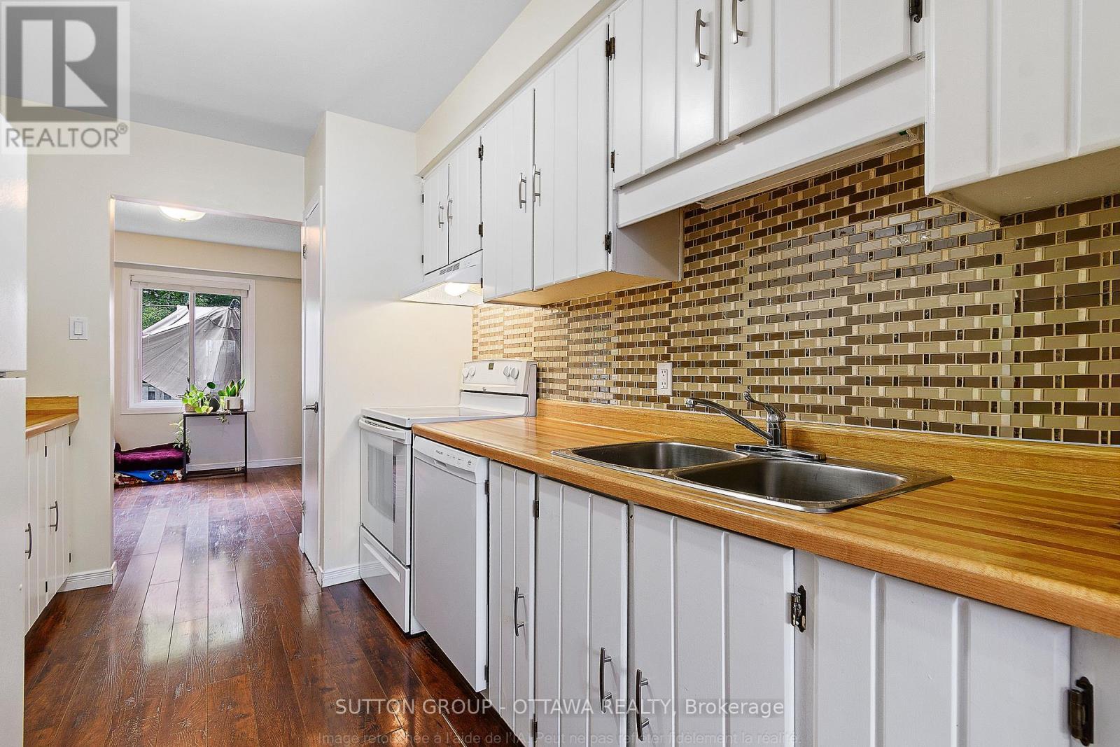 39 - 1803 Axminster Court, Ottawa, ON - Indoor Photo Showing Kitchen With Double Sink