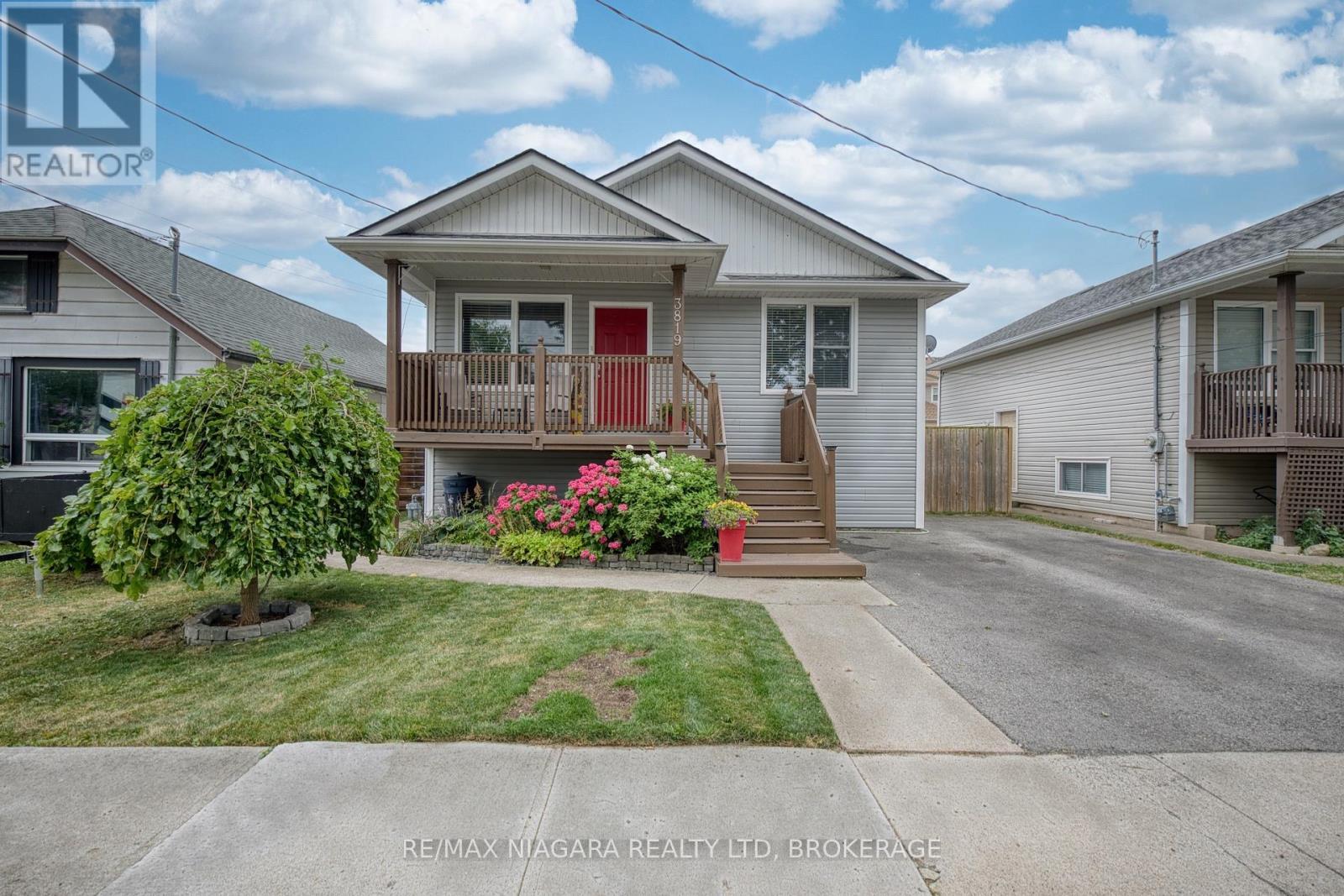 3819 Graeber Avenue, Fort Erie (Crystal Beach), ON - Outdoor With Deck Patio Veranda With Facade