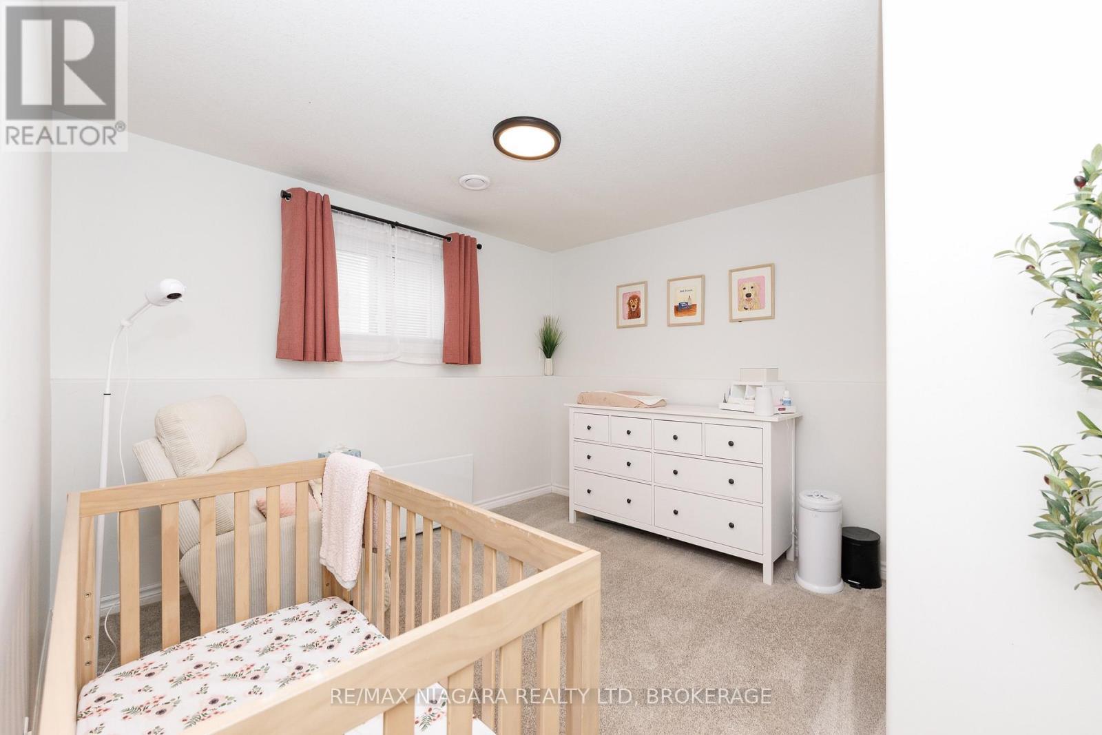 3819 Graeber Avenue, Fort Erie (Crystal Beach), ON - Indoor Photo Showing Bedroom