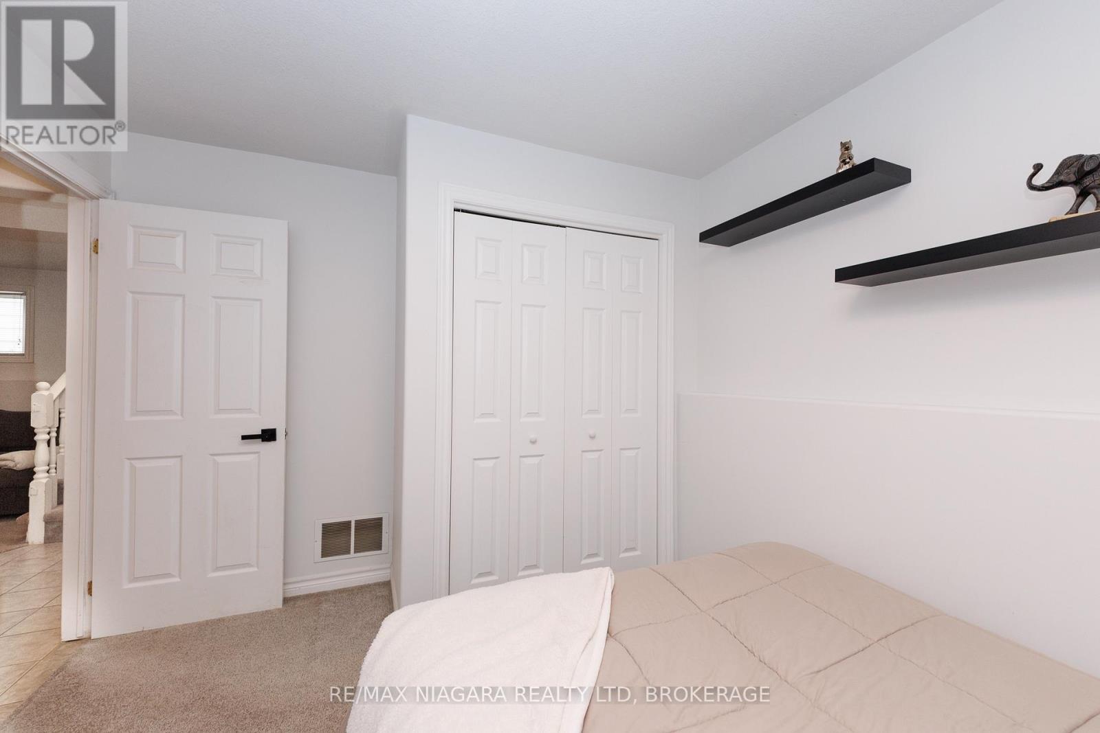 3819 Graeber Avenue, Fort Erie (Crystal Beach), ON - Indoor Photo Showing Bedroom