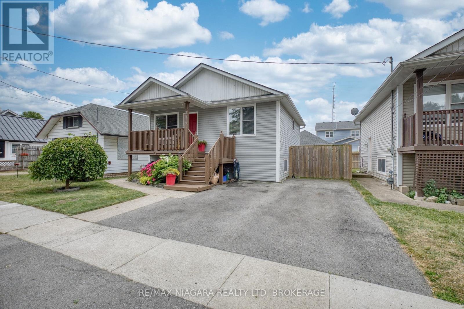 3819 Graeber Avenue, Fort Erie (Crystal Beach), ON - Outdoor With Deck Patio Veranda With Facade