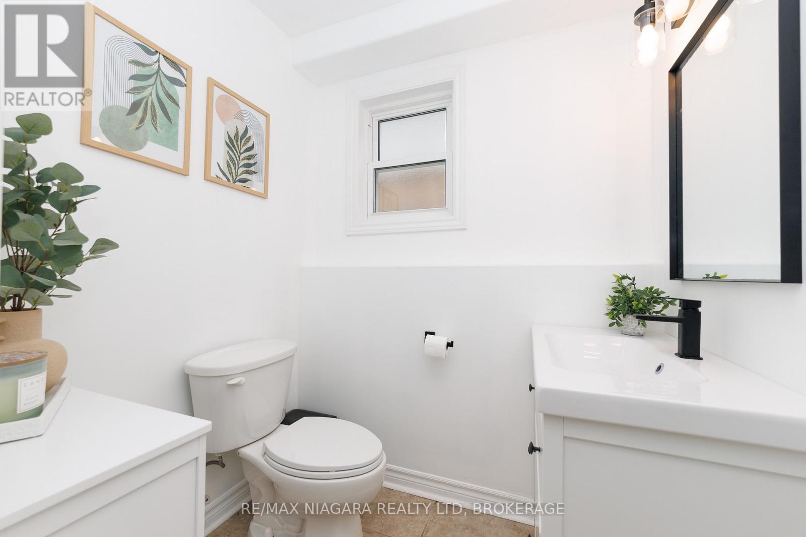 3819 Graeber Avenue, Fort Erie (Crystal Beach), ON - Indoor Photo Showing Bathroom