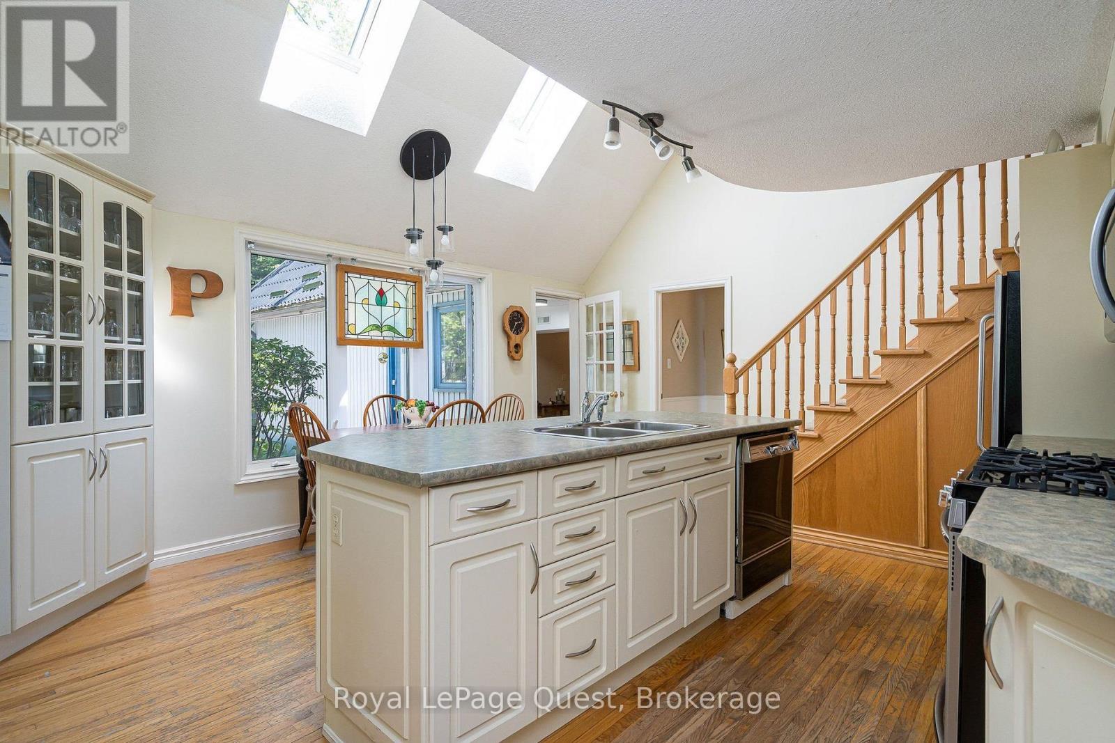 490 Silver Birch Drive, Tiny, ON - Indoor
