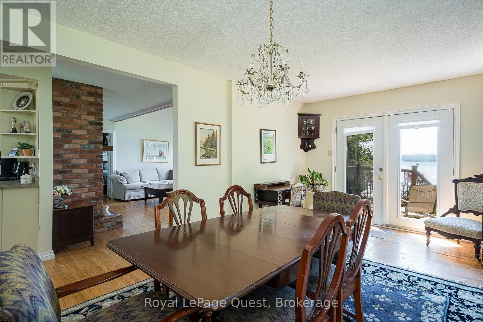490 Silver Birch Drive, Tiny, ON - Indoor Photo Showing Dining Room