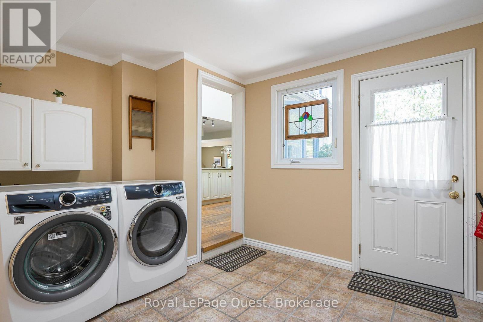 490 Silver Birch Drive, Tiny, ON - Indoor Photo Showing Laundry Room