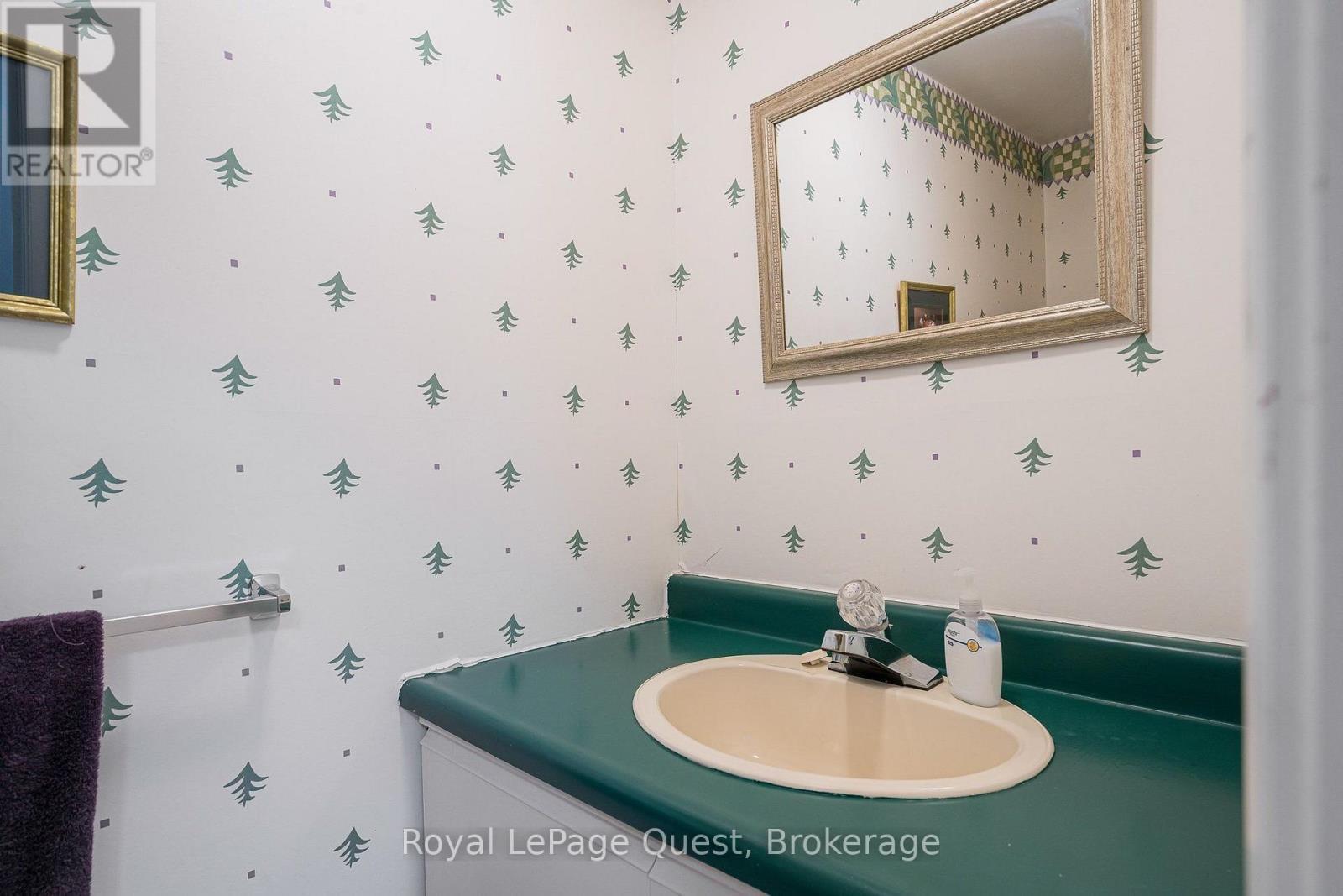 490 Silver Birch Drive, Tiny, ON - Indoor Photo Showing Other Room