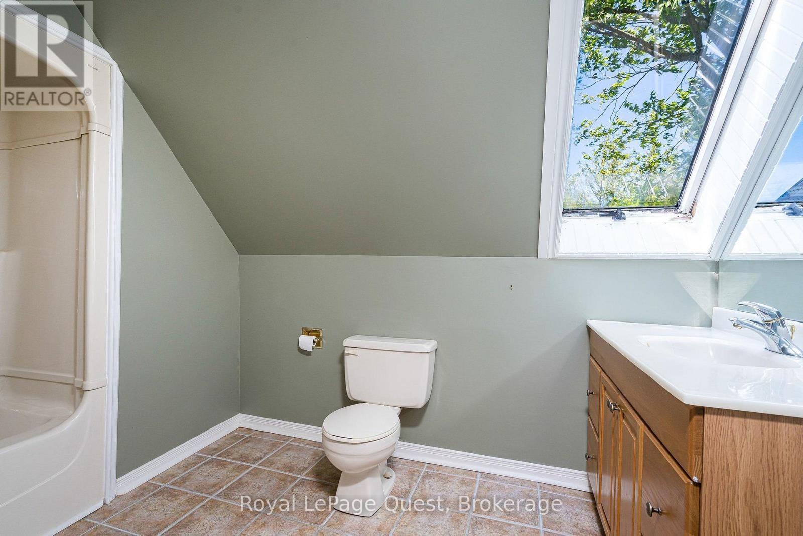 490 Silver Birch Drive, Tiny, ON - Indoor Photo Showing Bathroom