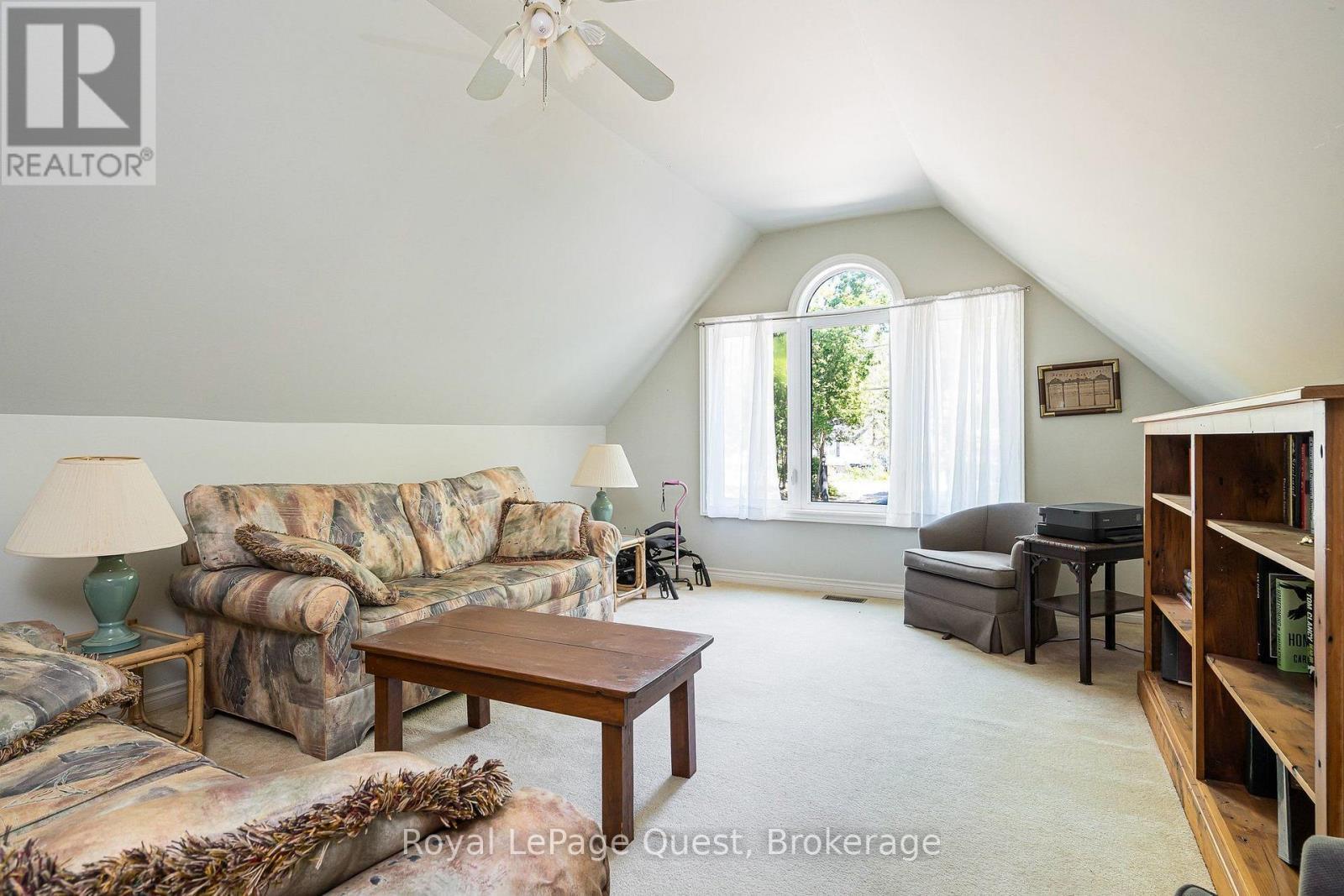 490 Silver Birch Drive, Tiny, ON - Indoor Photo Showing Living Room
