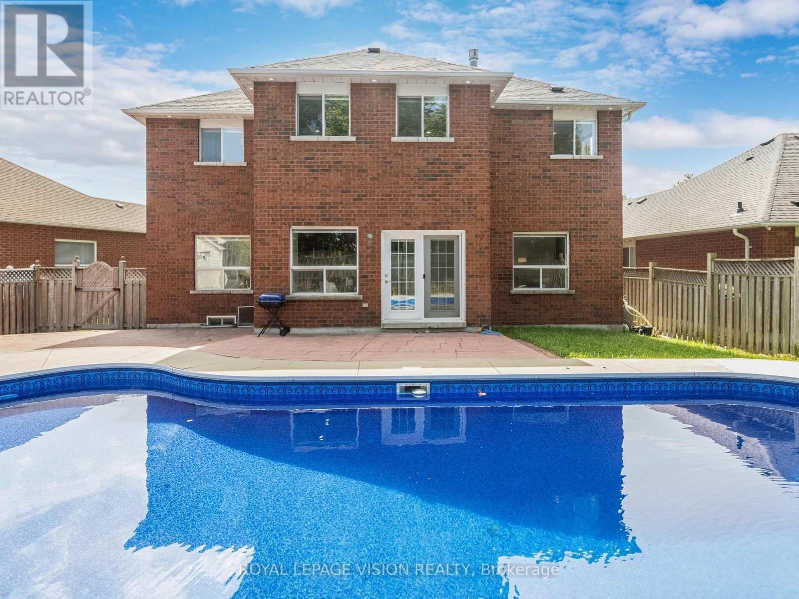 43 Mac Carl Crescent, Whitby, ON - Outdoor With In Ground Pool