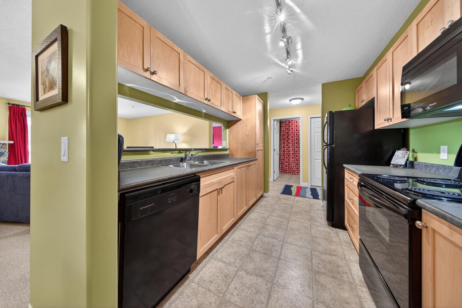 205-4767 Forsters Landing Road, Radium Hot Springs, BC - Indoor Photo Showing Kitchen With Double Sink