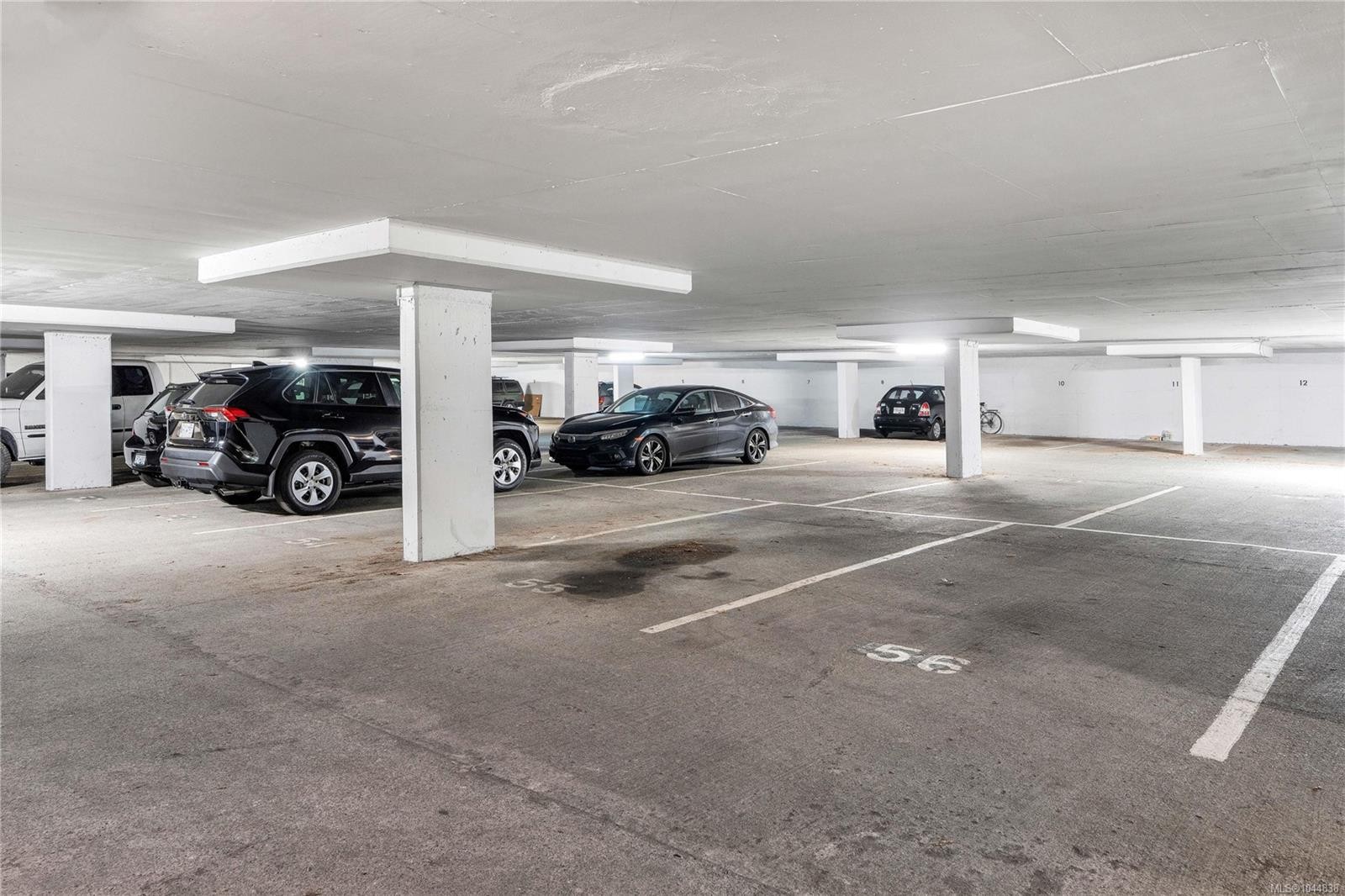 #2104-647 Michigan St, Victoria, BC - Indoor Photo Showing Garage