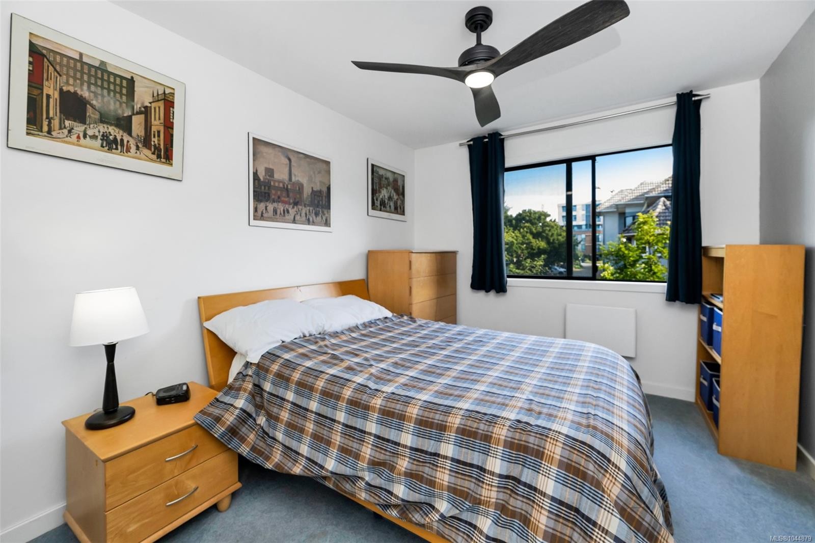 #201-3900 Shelbourne St, Saanich, BC - Indoor Photo Showing Bedroom
