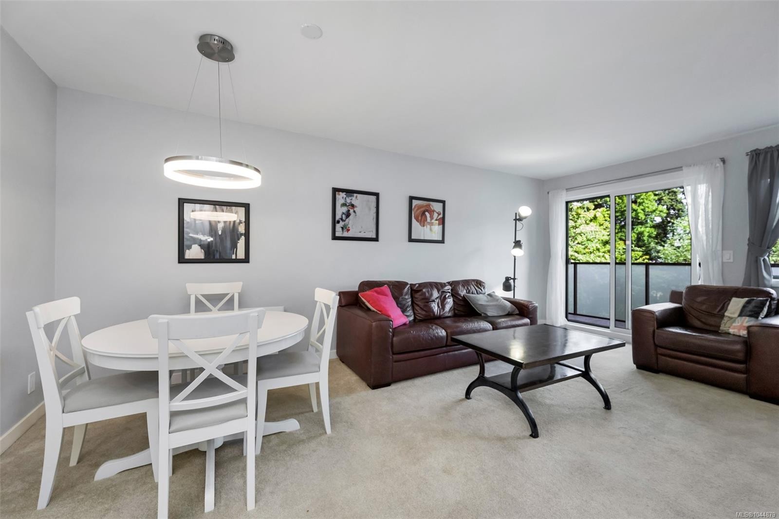 #201-3900 Shelbourne St, Saanich, BC - Indoor