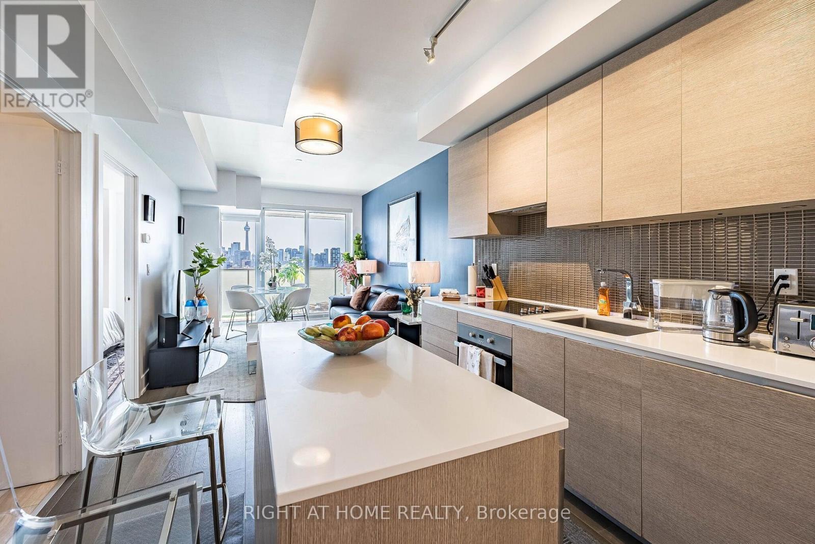 1604 - 200 Bloor Street W, Toronto, ON - Indoor Photo Showing Kitchen